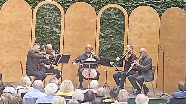 Mit einem virtuosen und abwechslungsreichen Klangspektakel hat das Bamberger Streichquartett die diesj&auml;hrige Konzertreihe im Schlosspark Unterleinleiter er&ouml;ffnet.