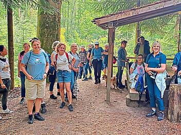 Die Wandergruppe des Heimatvereins bei ihrer Exkursion in die W&auml;lder.Heimatverein Burgebrach