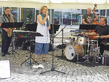 Viktor Neuwert, Claudia Ringhoff, Werner Olgemöller und Jürgen Höhn begeisterten mit jazzigen Klängen.  Foto: Heike Schülein