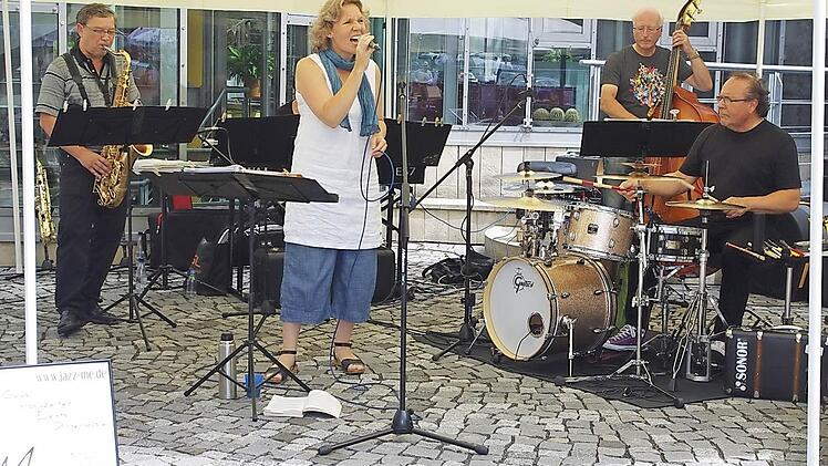 Viktor Neuwert, Claudia Ringhoff, Werner Olgemöller und Jürgen Höhn begeisterten mit jazzigen Klängen.  Foto: Heike Schülein
