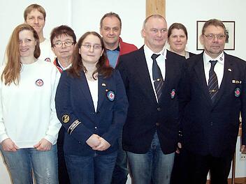 Von links: Martina Taillefer-Schnepf, Nicolas Taillefer, Erni Kraft, Eva-Maria Lipinski, Andreas Maurer, Armin Sklarczyk, Susanne Schüßler, Walter Kaluza Foto: Marina Zimmermann