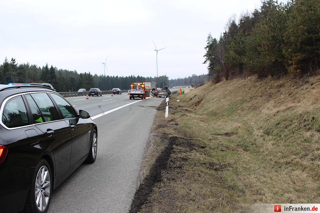 Autos überschlagen sich auf A9 bei Trockau - Ein Schwerverletzter