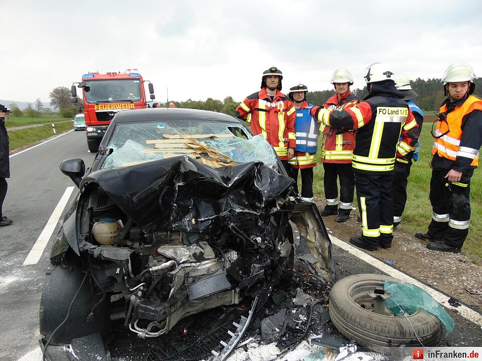 Frontalcrash im Landkreis Forchheim - mehrere Verletzte
