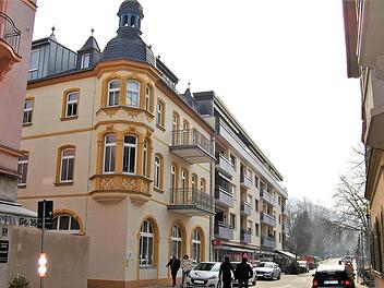 Heutige Ansicht: Das erste, später im Erdgeschoss zum Hotelrestaurant ausgebaute Büdel-Haus, später genutzt von einer Bank und zwei Laboren. Foto: Sigismund von Dobschütz