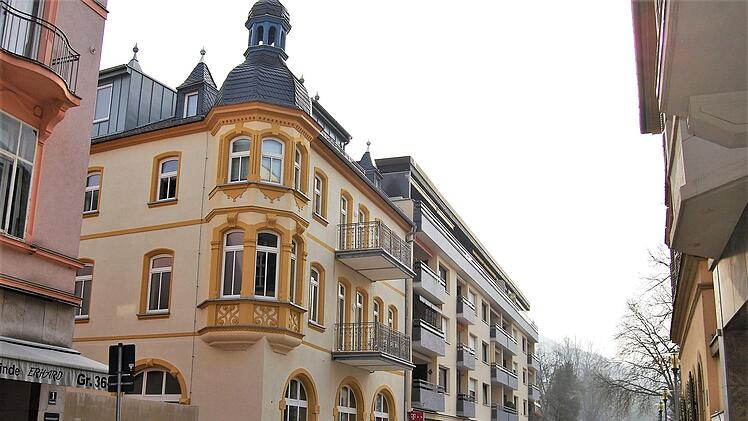 Heutige Ansicht: Das erste, später im Erdgeschoss zum Hotelrestaurant ausgebaute Büdel-Haus, später genutzt von einer Bank und zwei Laboren. Foto: Sigismund von Dobschütz