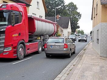 Wegen der starken Verkehrsbelastung fordern die Anwohner unter anderem Tempokontrollen entlang der Bamberger Straße.   Fotos: Andrea Spörlein
