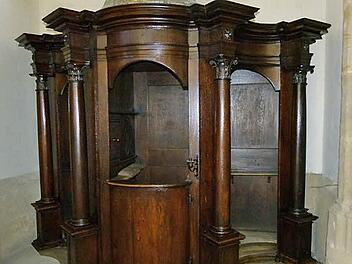 Dieser barocke Beichtstuhl bleibt als Zeugnis der Vergangenheit in der Oberen Pfarre. Fotos: Marion Krüger-Hundrup