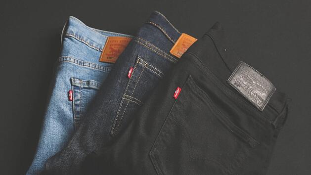 Auf der Internetseite des Jeans-Herstellers Levi Strauss & Co. erfährt man den eigentlichen Zweck der kleinen Tasche an der Jeans.