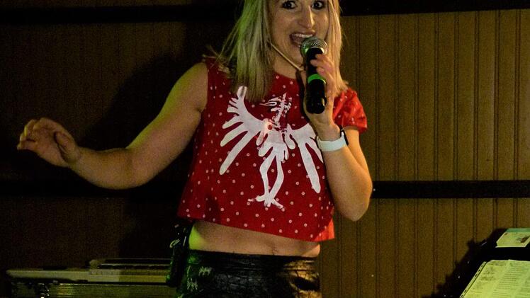 Gut 200 Besucher waren gekommen, um das Konzert mit "Susal - der Partyhexe" live zu erleben. Foto: Werner Reißaus