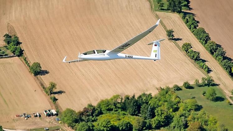 Im Segelflugzeug dient der Elektroantrieb als Hilfsmotor, um bei ausbleibender Thermik eine Landung au&szlig;erhalb des Heimatflugplatzes zu vermeiden.
