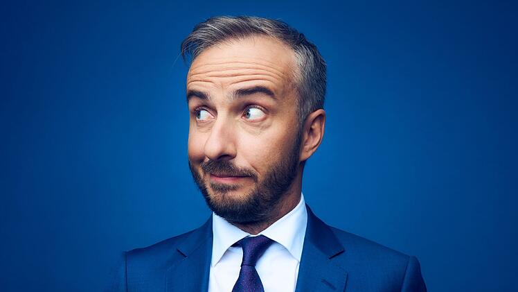 Zu Beginn des Jahres tourte Jan Böhmermann gemeinsam mit dem Rundfunk-Tanzorchester Ehrenfeld durchs Land. Die Höhepunkte der Live-Show "Eisern Ehrenfeld" versammelt der Entertainer nun in einer Spezialausgabe seiner Late-Night-Show.