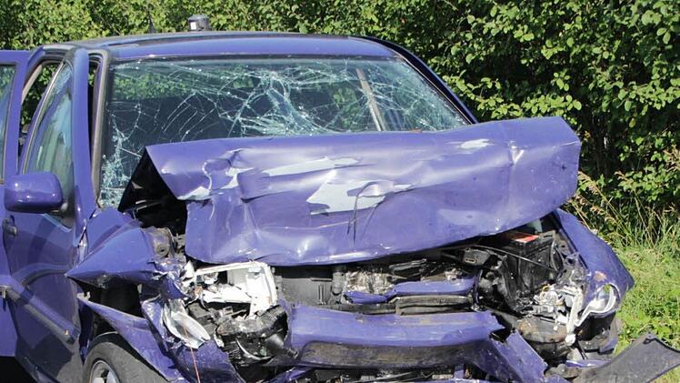 Die Wucht des Aufpralls war enorm .  Fotos: Josef Hofbauer