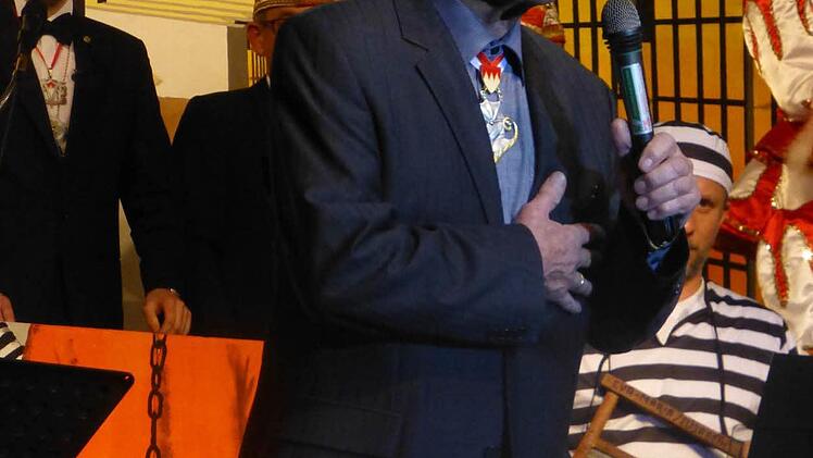Johannes R. Köhler bei seinem Abschiedslied. Foto: Ahnert