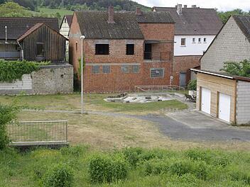 Der so genannte Stadtpark (Foto, das ehemalige Stockmanngelände) in unmittelbarer Nähe zum Wassertretbecken, ist eine Option für den Bau einer Senioren-WG, für dessen Realisierung der Gemeinderat einen Arbeitskreis gründete.  Foto: Winfried Ehling