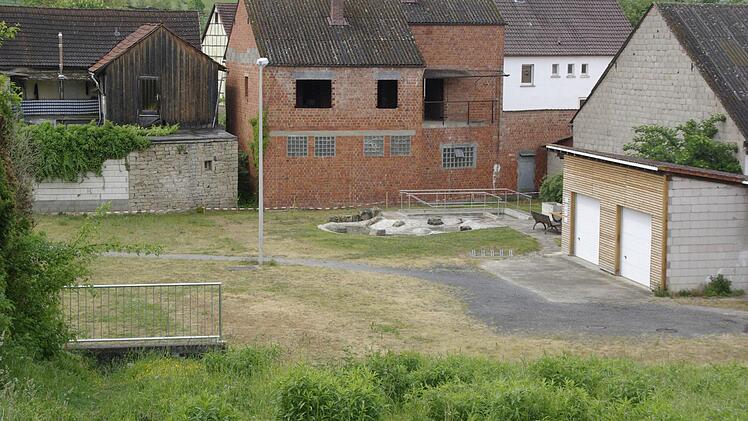Der so genannte Stadtpark (Foto, das ehemalige Stockmanngelände) in unmittelbarer Nähe zum Wassertretbecken, ist eine Option für den Bau einer Senioren-WG, für dessen Realisierung der Gemeinderat einen Arbeitskreis gründete.  Foto: Winfried Ehling