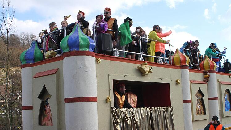 Ritter Aladin mit seinen Rittern vom Hahn