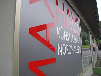 Rund um das Künstlerhaus im Ortskern wird heuer der 1. Nordhalbener Kunstsommer stattfinden. Foto: Archiv/Marco Meißner