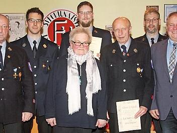 Ehrungen bei der Feuerwehr Untersteinach; im Bild (von links) stellvertretender Vorsitzender Werner Agly, Kommandant Markus Stumpf, Gabi Weigel, André Pöhlmann, Karl-Heinz Limmer, Vorsitzender Matthias Angermann und Bürgermeister Volker Schmiechen Foto: Sonny Adam