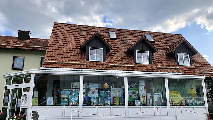 Kein Arzt mehr in Oberbach, keine Apotheke mehr in Wildflecken. Die medizinische Versorgung in der Marktgemeinde Wildflecken sorgt für Kopfzerbrechen. Die Kreuzberg Apotheke hat seit einigen Wochen geschlossen. Foto: Sebastian Schmitt