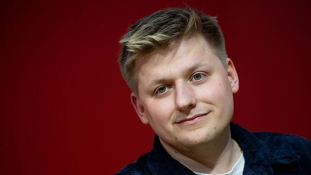 "El Hotzo" entschuldigte sich auf der Plattform X daf&uuml;r, dass er in Beziehungen untreu war.