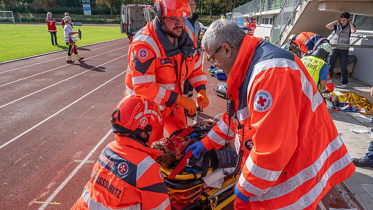 Amoklage als Übung: 350 Einsatzkräfte proben Ernstfall in Bamberger Fußballstadion