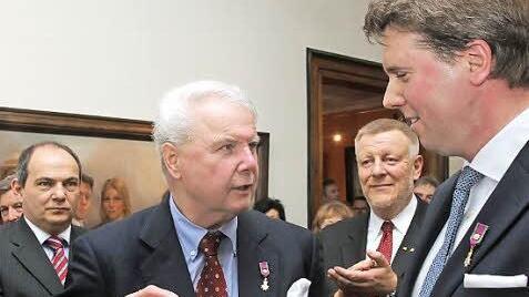 Prinz Andreas im Gespräch mit Sohn Hubertus; dazwischen OB Norbert Kastner sowie links OB Knut Kreuch aus Gotha.