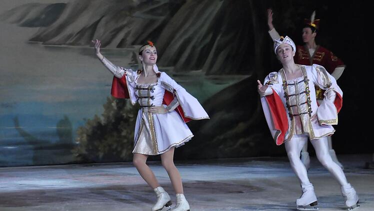 Perfektion auf dem Eis bot das St. Petersburger Eisballett bei "Schwanensee" in der Bad Kissinger Eishalle. Foto: Klopf