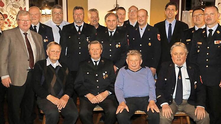 Die Geehrten und Verantwortlichen der FFW Kunreuth Foto: Franz Galster