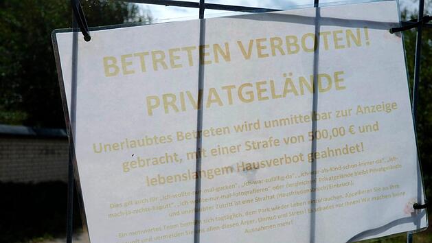 Seit Jahren steht der Betrieb im Fr&auml;nkischen Wunderland im Landkreis Bayreuth nun still. Eigentlich sollte er nur vor&uuml;bergehend geschlossen werden. Foto: Nikolas
