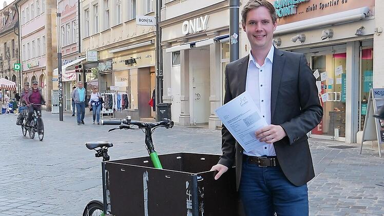 Bürgermeister und Klimareferent Jonas Glüsenkamp freut sich über das große Interesse an der Lastenradförderung der Stadt Bamberg.  Foto: Amt für Bürgerbeteiligung/Stephanie Schirken-Gerster