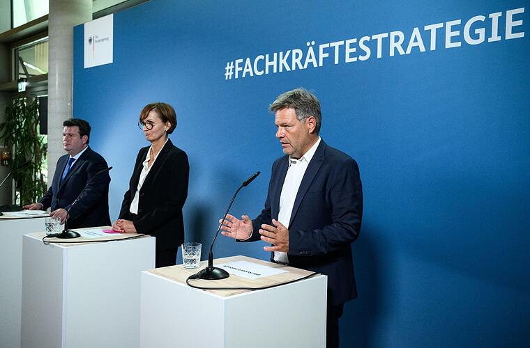 Regierung will mehr Fachkräfte gewinnen