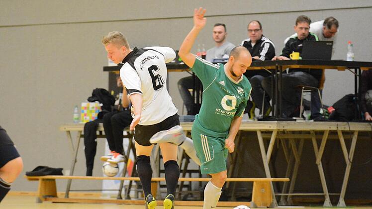 Szene aus dem Finalspiel des SV Garitz (in grün) gegen den FC Hammelburg (1:0). Foto: ssp