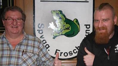 Daumen hoch f&uuml;r Fu&szlig;ball in Mittelberg! Vorsitzender Wolfgang Fischer (links) und sein k&uuml;nftiger Spielleiter Johannes Kreidler werden in der Spielzeit 2017/2018 wieder eine Mannschaft melden. Fotos: Archiv/privat