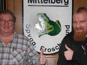 Daumen hoch für Fußball in Mittelberg! Vorsitzender Wolfgang Fischer (links) und sein künftiger Spielleiter Johannes Kreidler werden in der Spielzeit 2017/2018 wieder eine Mannschaft melden. Fotos: Archiv/privat