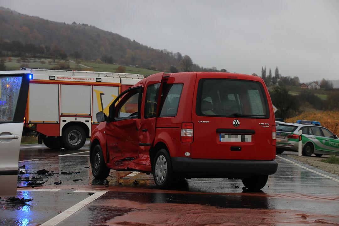 Mehrere Verletzte bei Unfall auf B470