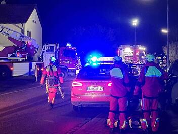 Uttenreuth: Dramatische Rettungsaktion: Mann stirbt auf Dach - Frau st&uuml;rzt fast ab