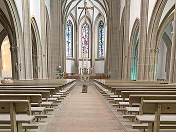 Das Taufbecken in der Bad Kissinger Stadtpfarrkirche.