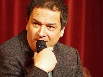 Stephan Bauer gastierte zum Abschluss des Kabarettherbstes in Bad Kissingen. Foto: Klaus Werner