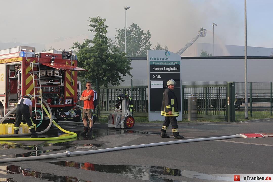 Feuer in Industriebetrieb in Alzenau – Schaulustige behindern Feuerwehr