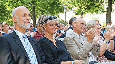 Mit Applaus für das CDU-Wahlprogramm hielt sich Bad Kissingens Oberbürgermeister Kay Blankenburg (SPD) zurück.  Foto: Matthias Hoch