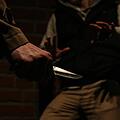 Am Donnerstagnachmittag überfiel ein 19-Jähriger ein Schreibwarengeschäft in Altdorf bei Nürnberg. Er war mit einem Messer bewaffnet. Symbolfoto: Christopher Schulz