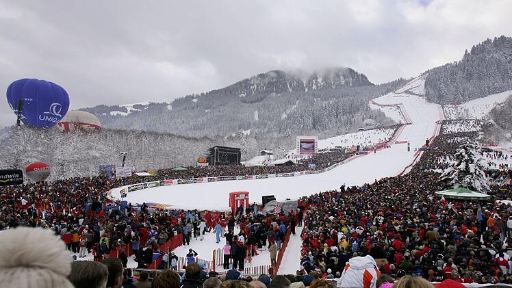 Gro&szlig;er Zirkus beim wohl gr&ouml;&szlig;ten Ski-Rennen der Welt: die Weltcup-Abfahrt in Kitzb&uuml;hel ist ein Ereignis von Weltrang.