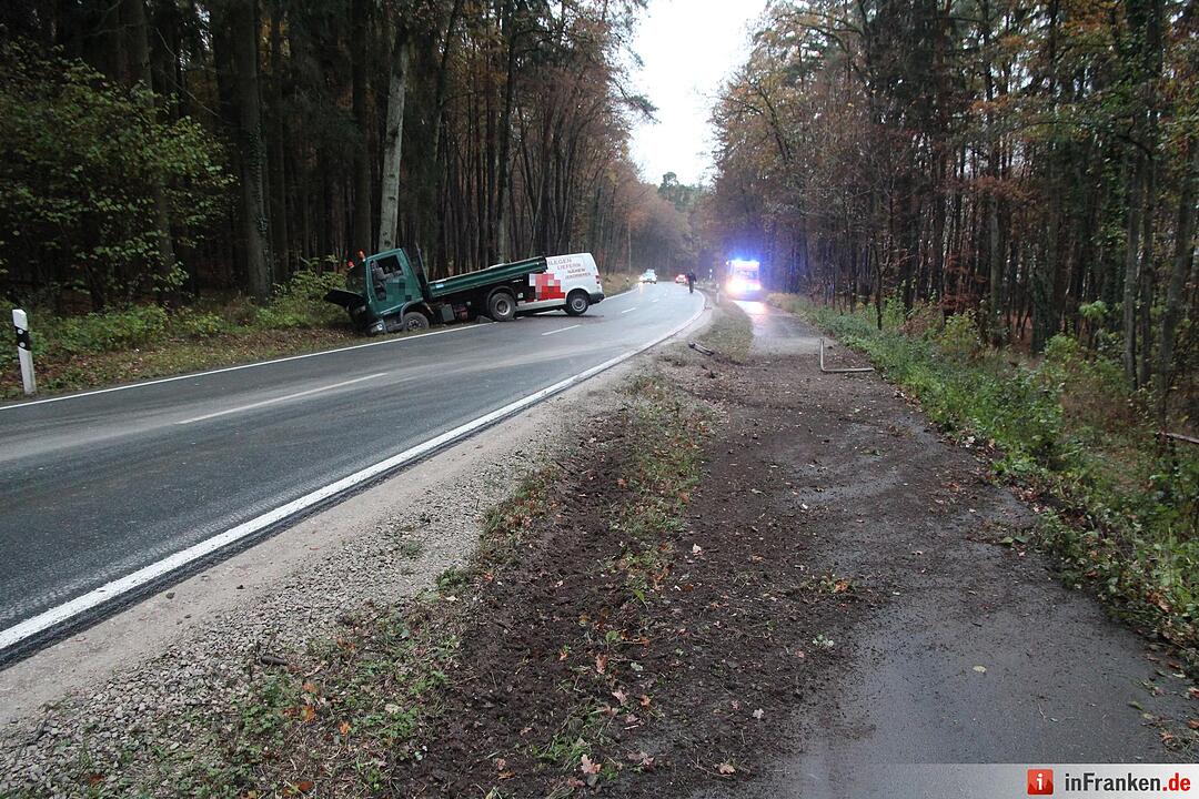 Bei Sigritzau: Laster prallt auf VW-Bus