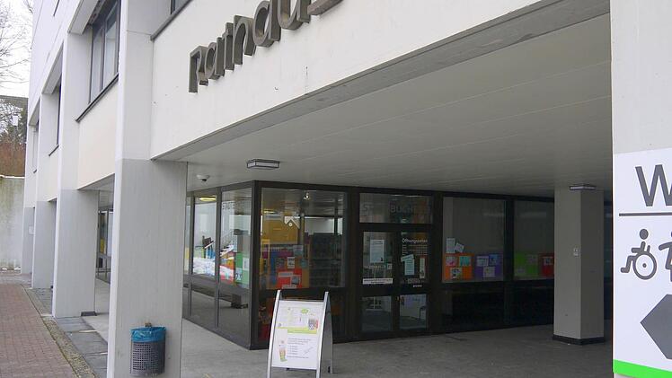 Hier fließt 2017 viel Geld hinein: Der Umbau des Rathauses samt Umstrukturierung der Bücherei zur Mediathek stellt die größte Investition des Jahres im Rahmen des Neustadter Haushaltes dar.Foto: Berthold Köhler