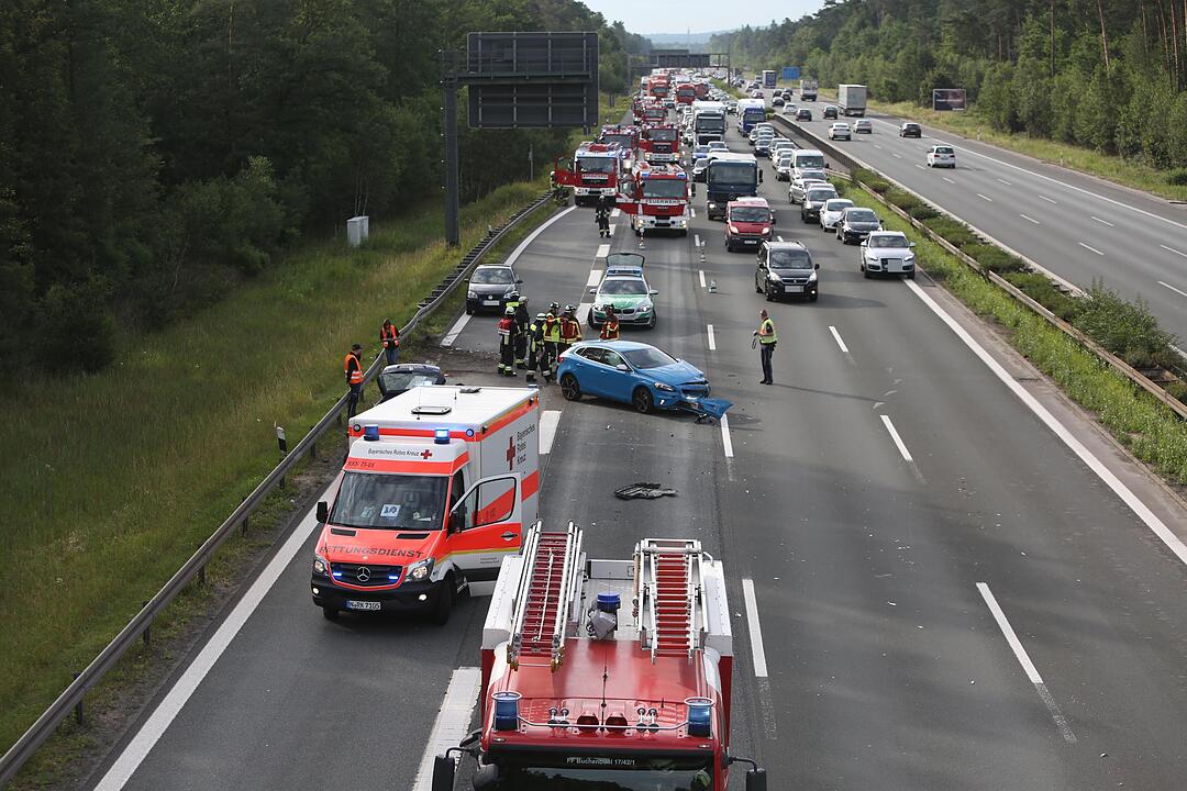 Nürnberg: Probleme mit Rettungsgasse nach Unfall