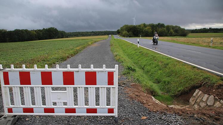Der neue Radweg ist erkennbar. Doch er bleibt weiterhin gesperrt. In Teilabschnitten ist der Untergrund nicht tragfähig.Heike Beudert