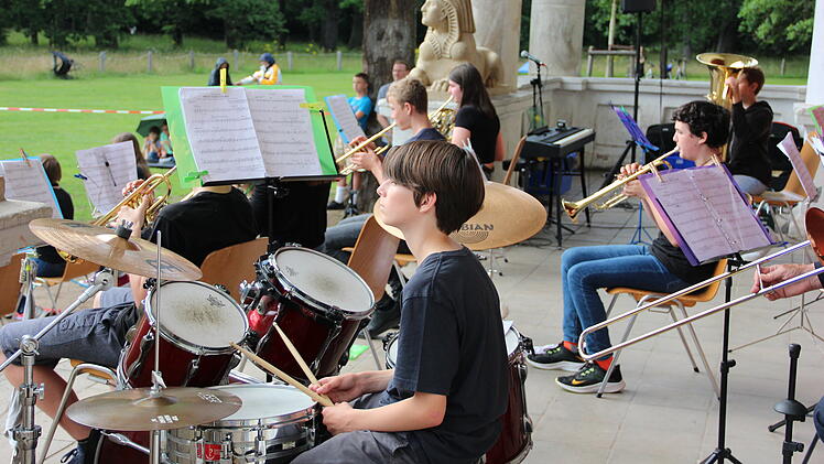 Bamberg: "Mit frischem Wind" - Bl&auml;serensembles spielen im Hain-Musikpavillon