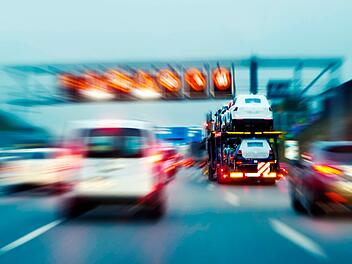 A3 bei Erlangen: Unfall mit mehreren Fahrzeugen - Motorradfahrer verletzt