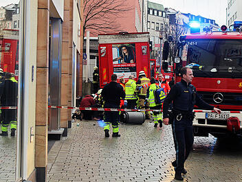 Lastwagen fährt in Fußgängergruppe in Passau
