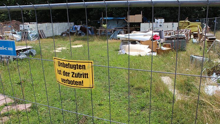 Die Mieter der Wohnblocks in der Höchstadter St.-Georg-Straße leben seit bald zwei Jahren auf einer Baustelle. Foto: Andreas Dorsch